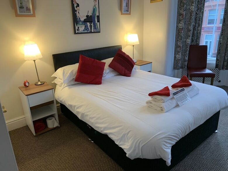 Scarlets Hotel