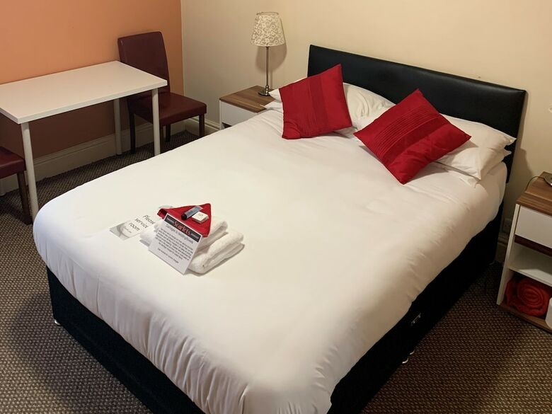 Scarlets Hotel