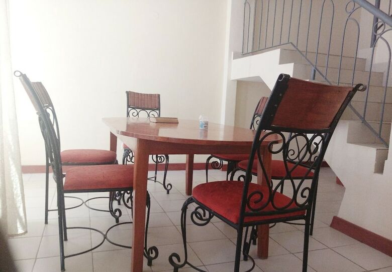 Private Home 4 Bedrooms 4.5 Bathrooms