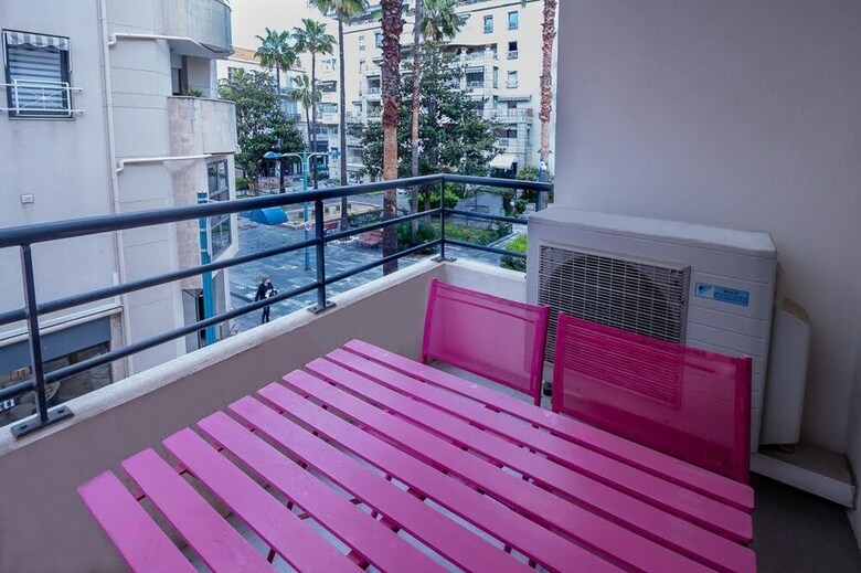 Bone Street Apartment