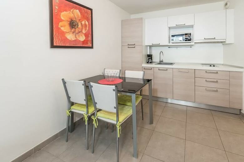 Bone Street Apartment