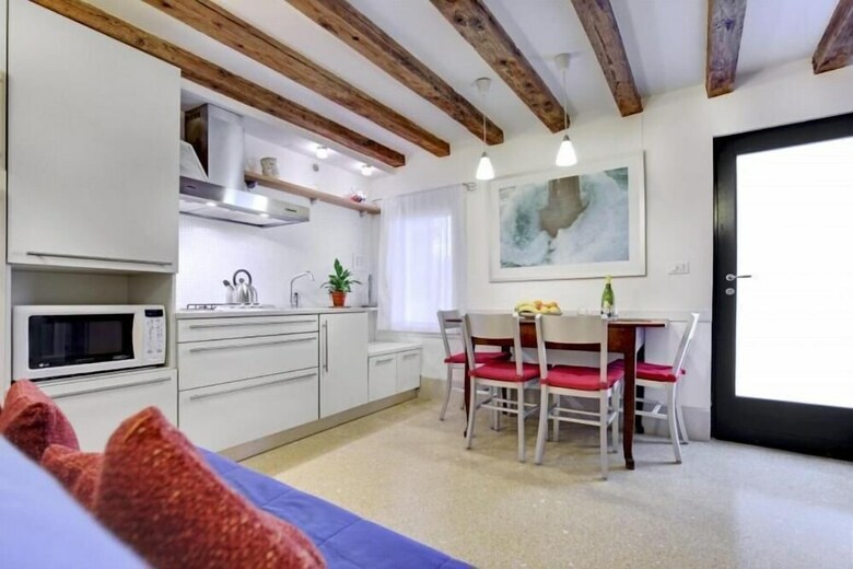 C� Leon By Bricola Apartments