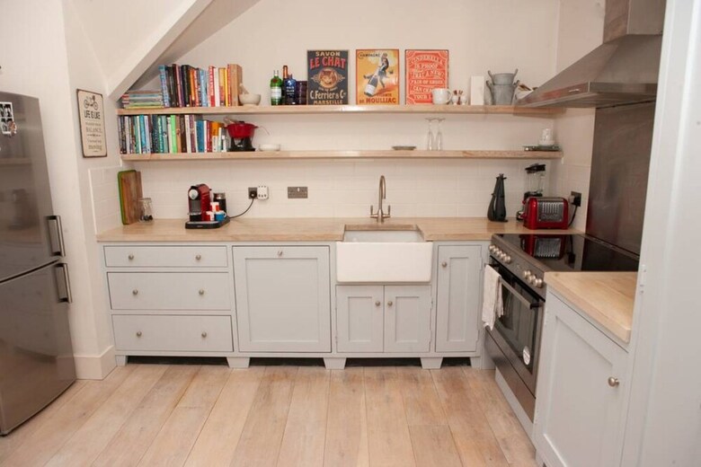 Contemporary 2 Bedroom Apartment In Converted Church
