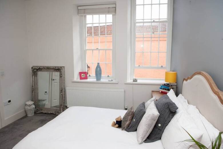 Contemporary 2 Bedroom Apartment In Converted Church