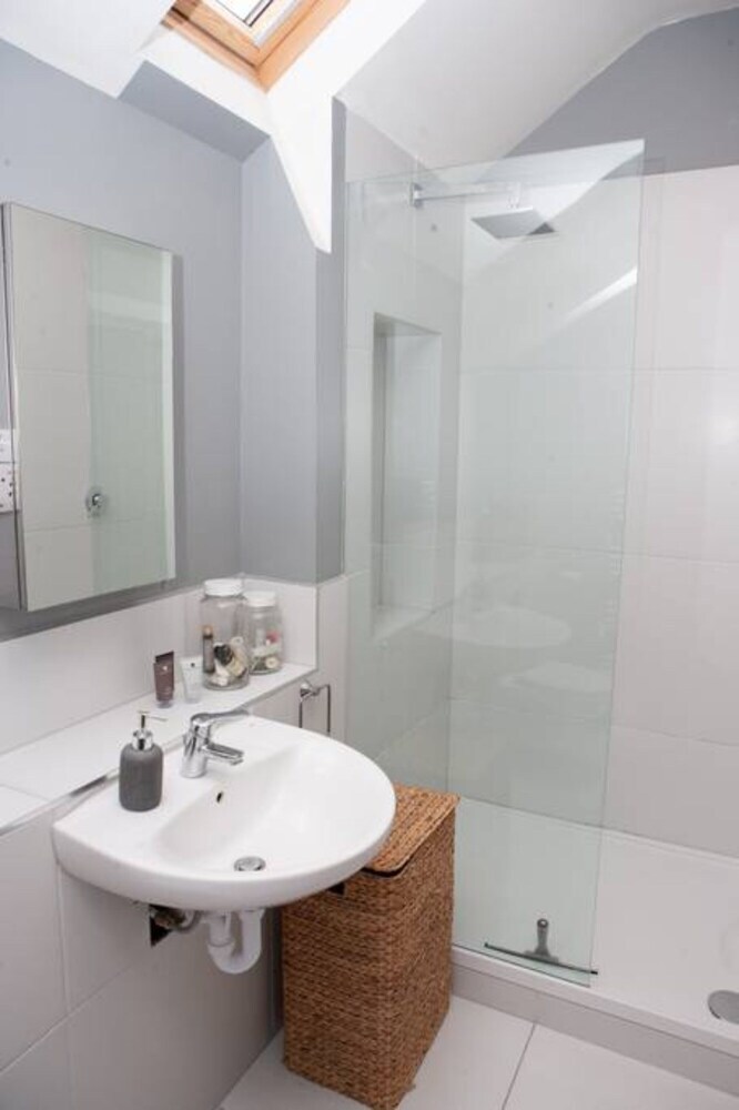 Contemporary 2 Bedroom Apartment In Converted Church