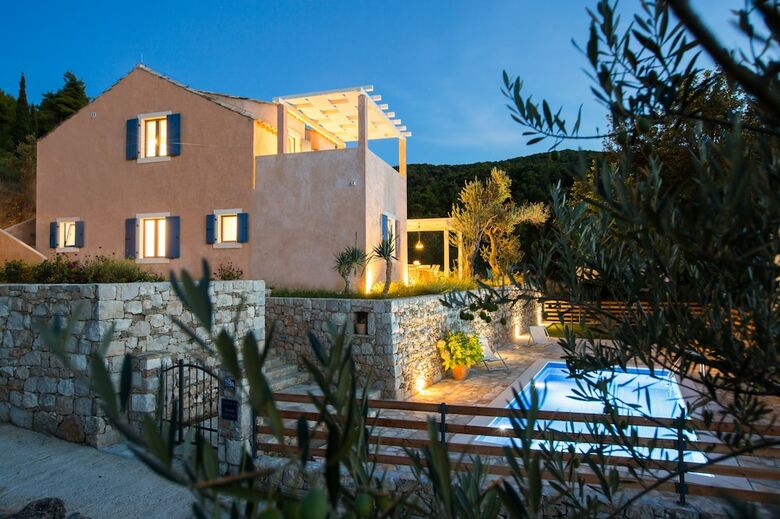 Villa Authentica