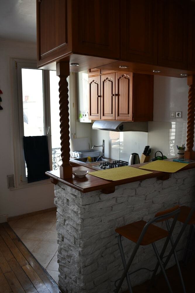 Large 1 Bedroom Apartment In Paris