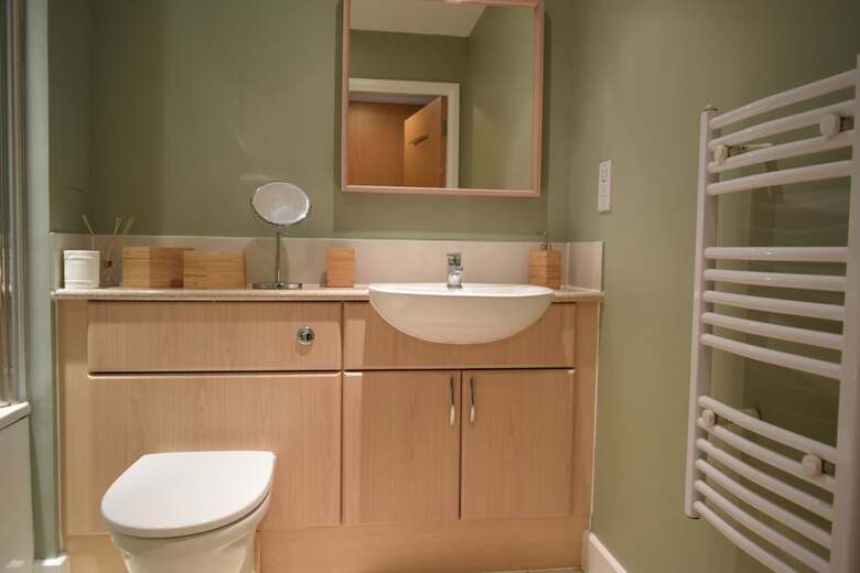 Apartamentos Modern 1 Bedroom Flat With Roof Terrace
