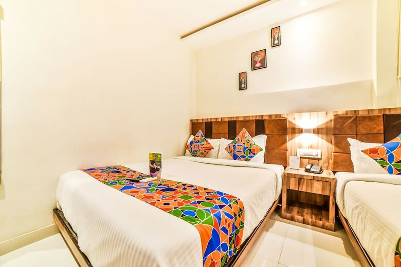 Hotel Fabexpress Gateway Inn