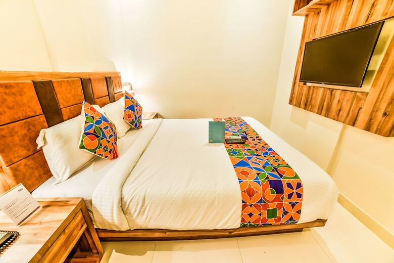 Hotel Fabexpress Gateway Inn