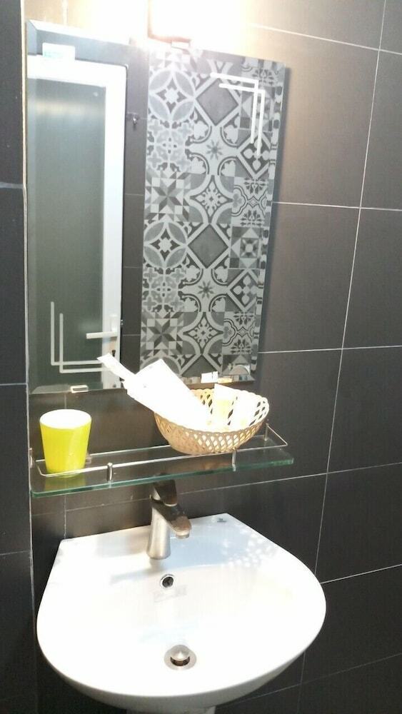 Oyo 947 Lana Hotel