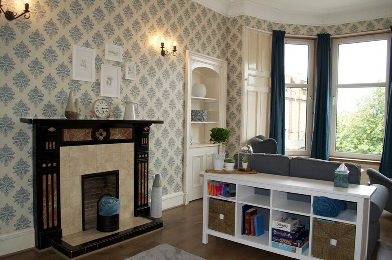 Bright 3 Bedroom Apartment In Bonnington