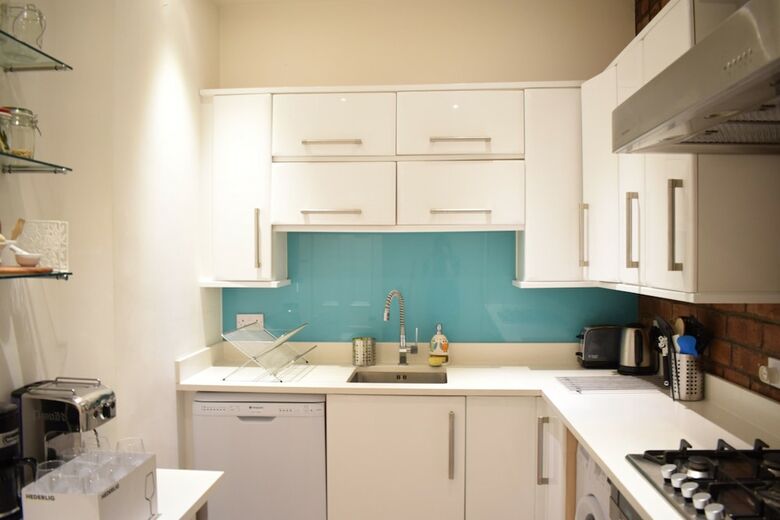Bright 2 Bedroom Apartment In Edinburgh