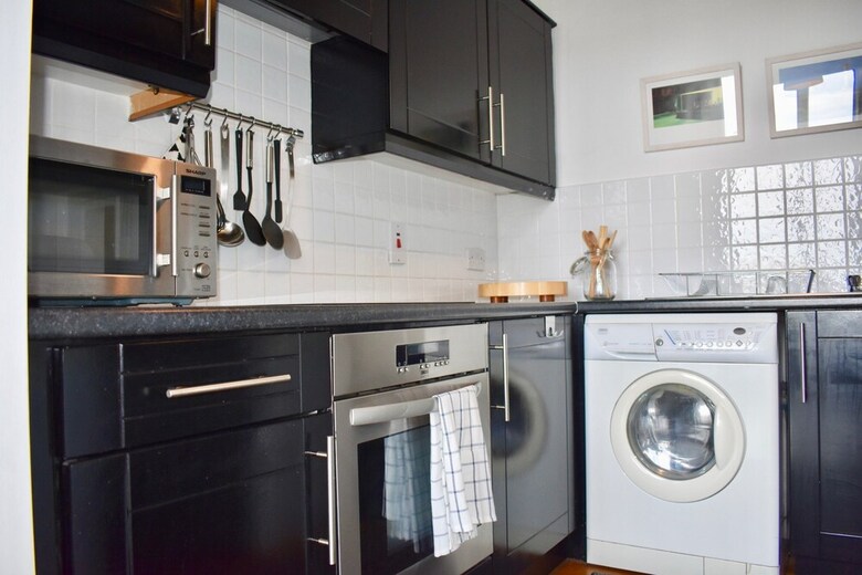 Central Dublin 1 Bedroom Apartment