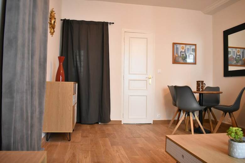 Spacious 1 Bedroom Apartment In Sacr� Coeur