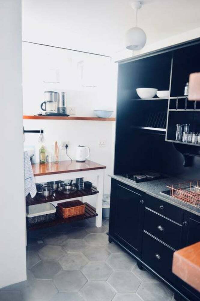 Studio Apartment In Central Cape Town With A Pool