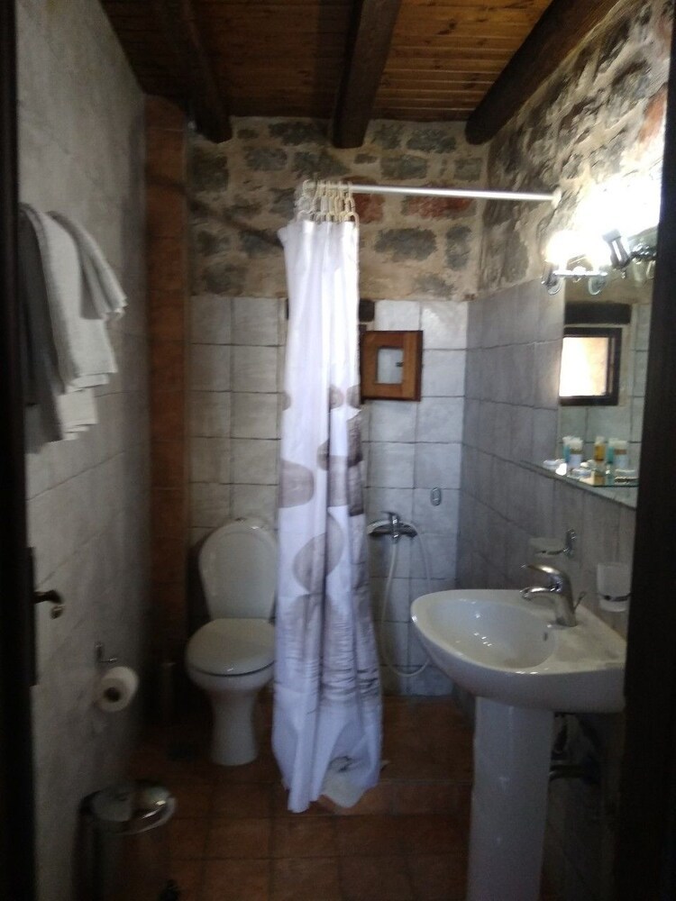 Hotel Pirgoi Edem