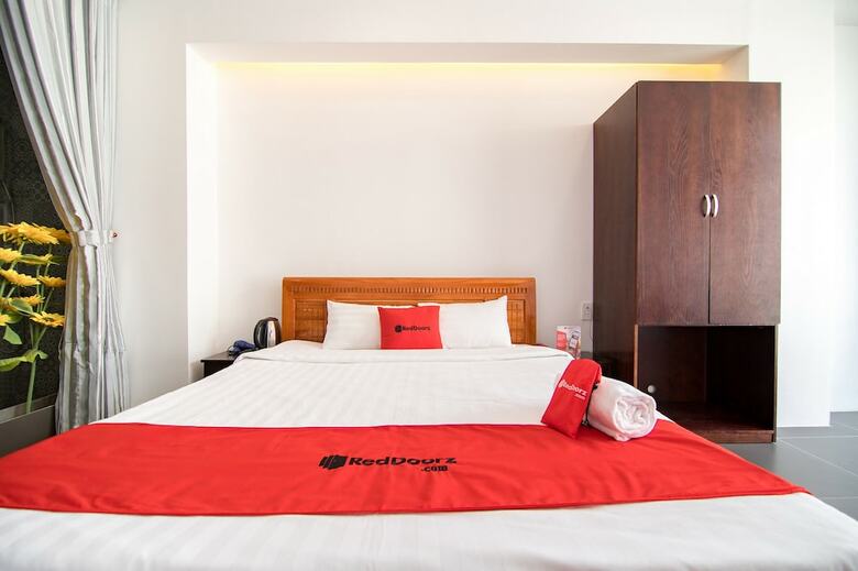 Hotel Reddoorz Plus Near Hoang Van Thu Park 2