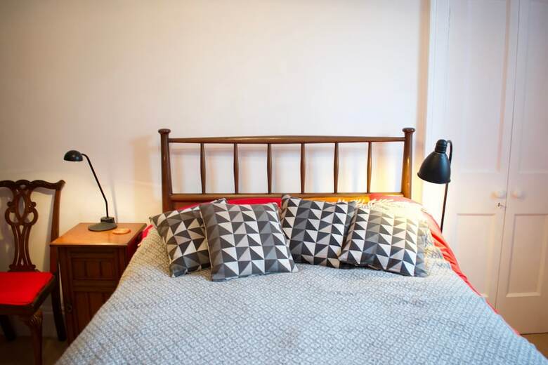 Stylish Georgian Apartment In Leith