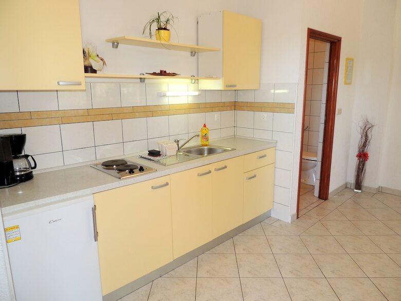 Hotel Apartment And Rooms Brzac