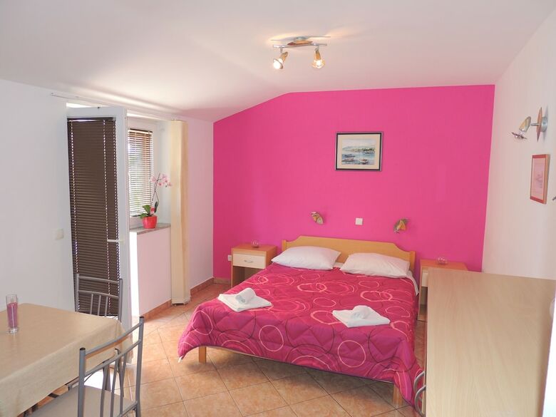 Hotel Apartment And Rooms Brzac