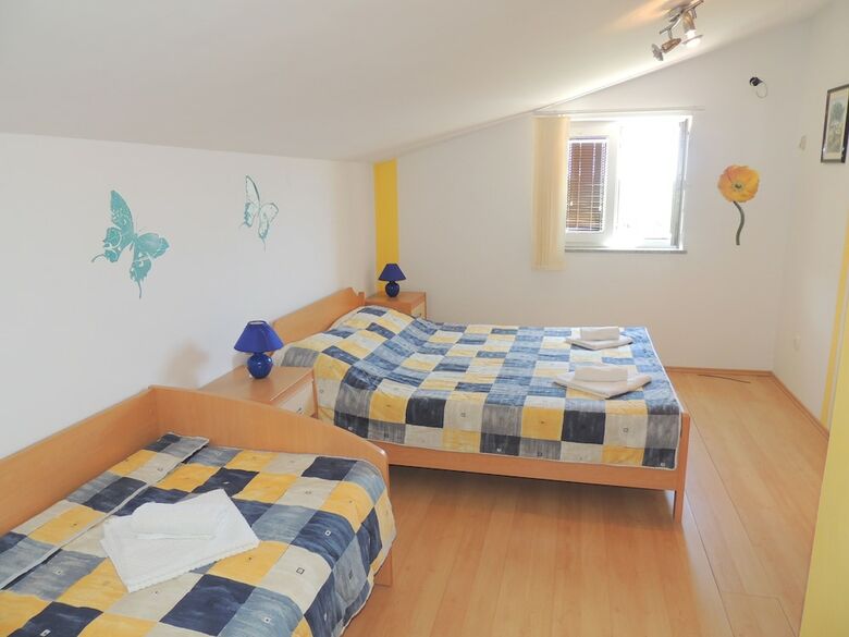 Hotel Apartment And Rooms Brzac