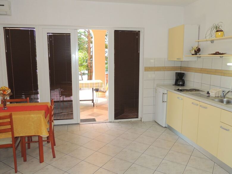 Hotel Apartment And Rooms Brzac