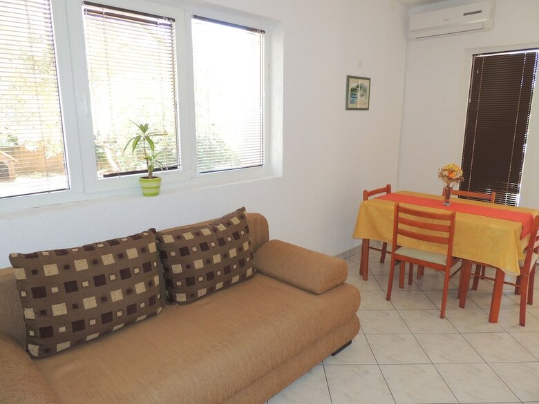 Hotel Apartment And Rooms Brzac