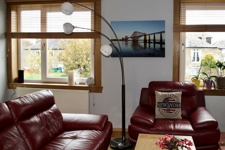 Apartamentos 2 Bedroom Flat With Private Garden