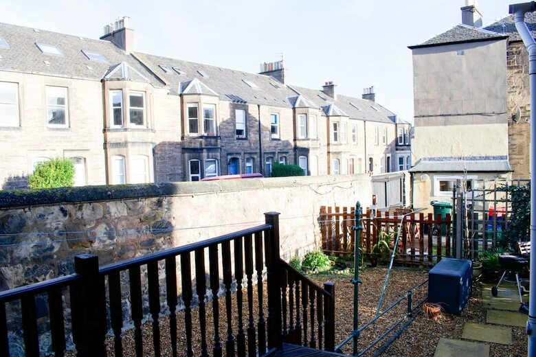 Spacious 3 Bedroom Home With Garden Edinburgh