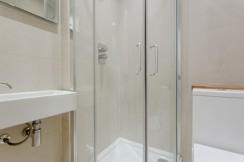 1 Bedroom Apartment In Brook Green