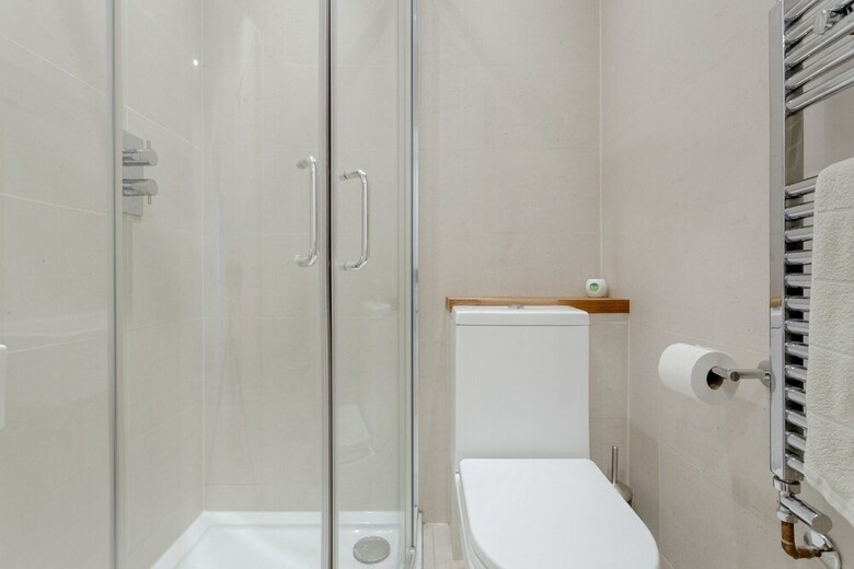 1 Bedroom Apartment In Brook Green