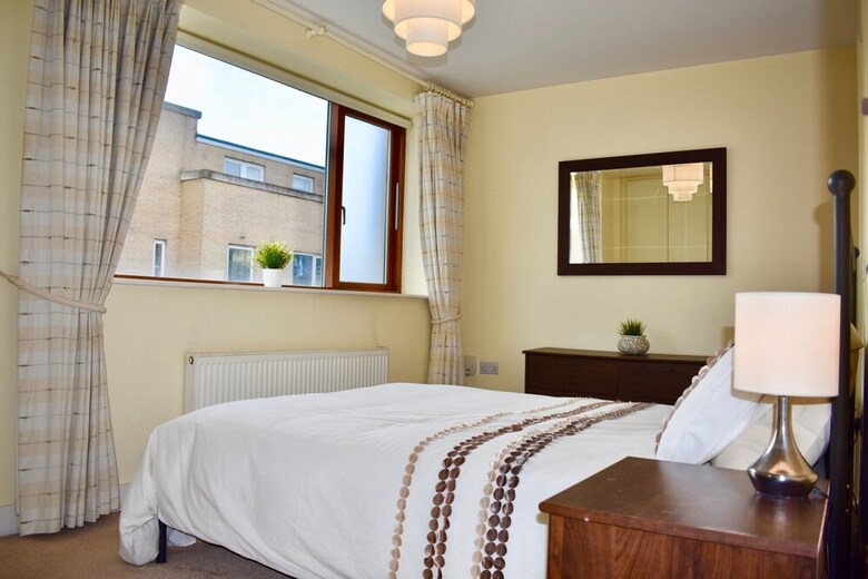 Modern 2 Bedroom Apartment Near The City Centre
