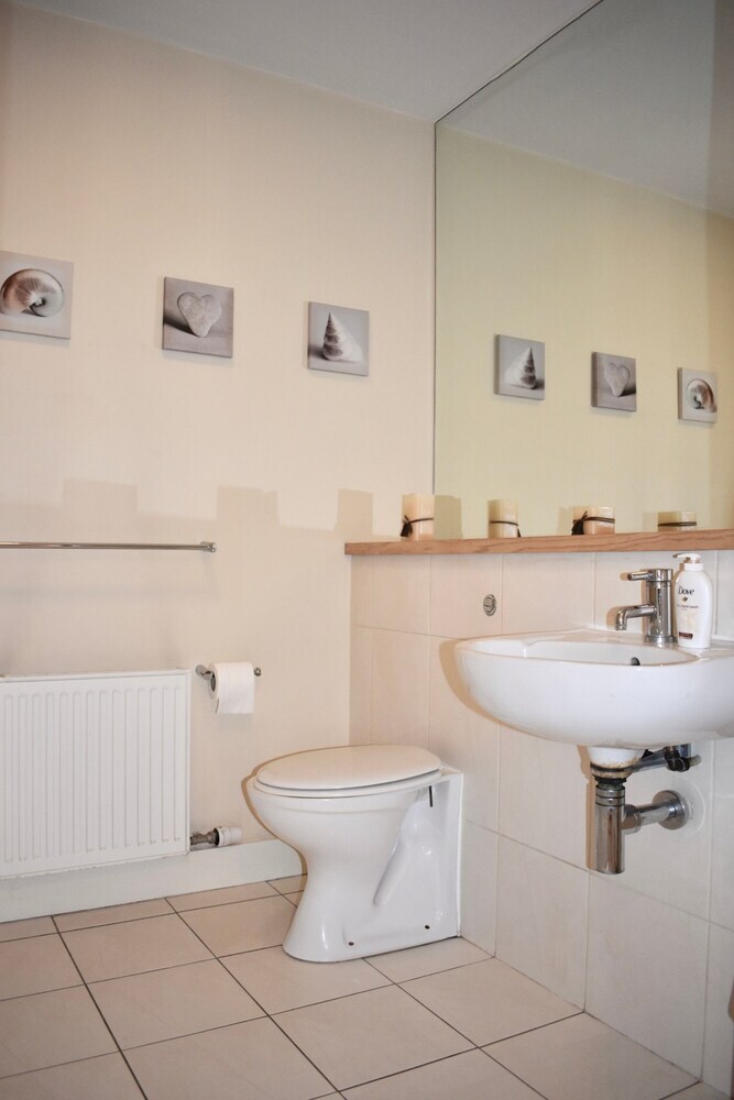 Modern 2 Bedroom Apartment Near The City Centre