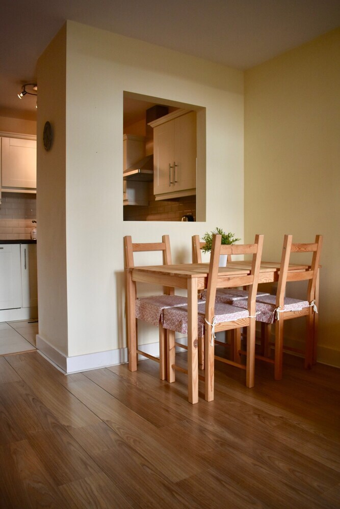 Modern 2 Bedroom Apartment Near The City Centre