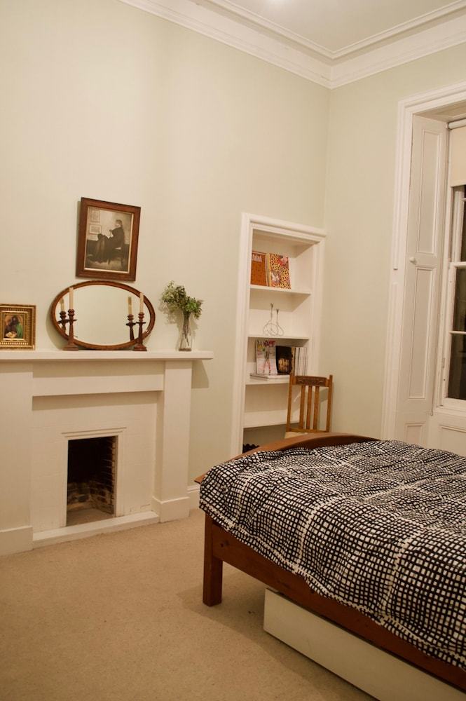 Traditional 3 Bedroom Home With Garden Access
