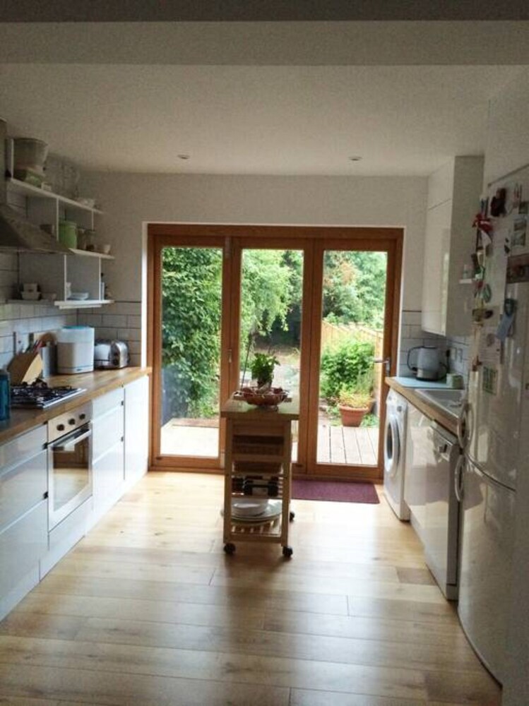 Bright 3 Bedroom Home Near Cowley Road