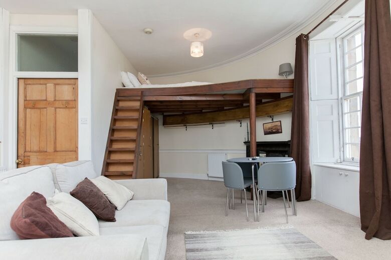 Unique Studio Apartment With Roof Terrace