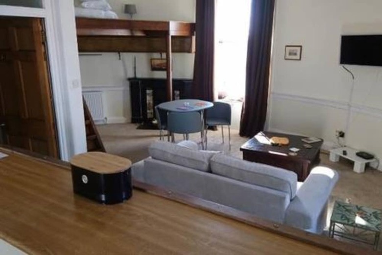 Unique Studio Apartment With Roof Terrace