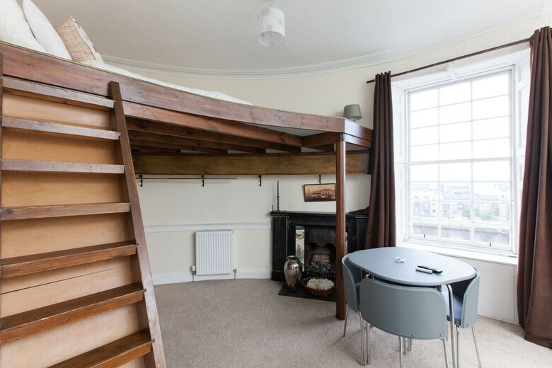 Unique Studio Apartment With Roof Terrace