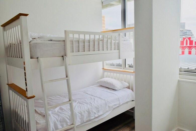 Bright 2 Bedroom Apartment In Cape Town City Centre