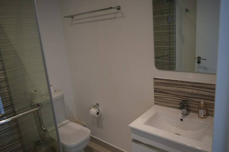 Bright 2 Bedroom Apartment In Cape Town City Centre
