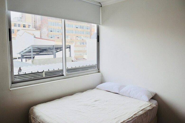 Bright 2 Bedroom Apartment In Cape Town City Centre