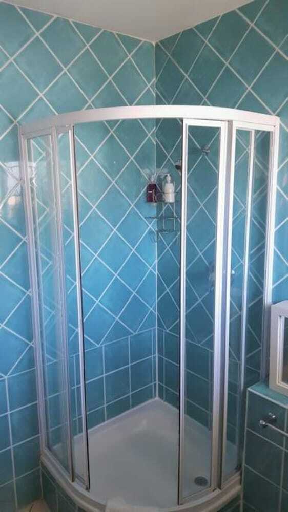 Central 1 Bedroom Apartment In Gardens