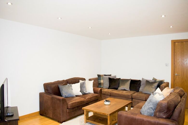 Apartamentos Modern 2 Bedroom Property With Balcony