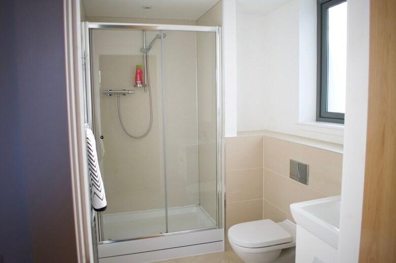 2 Bedroom Apartment In Edinburgh