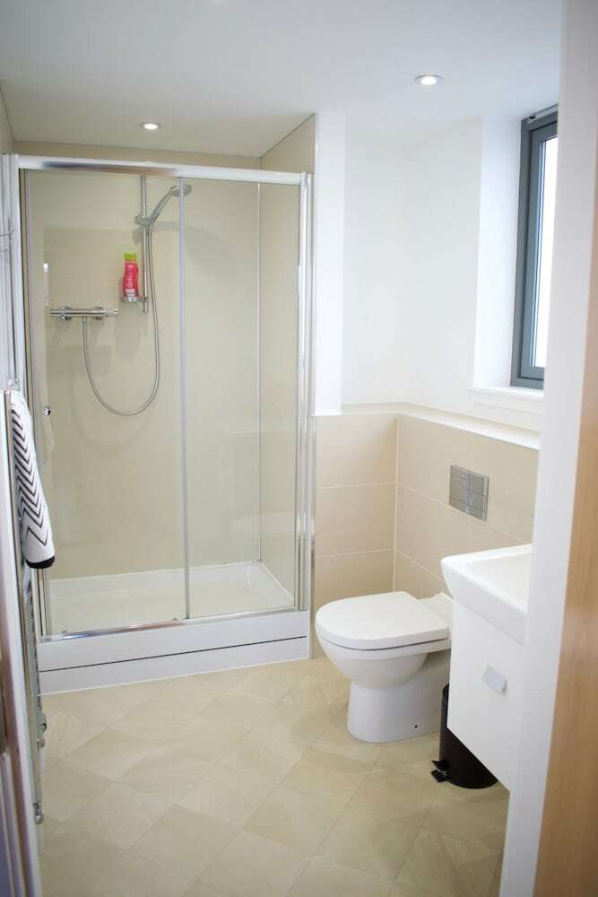 2 Bedroom Apartment In Edinburgh