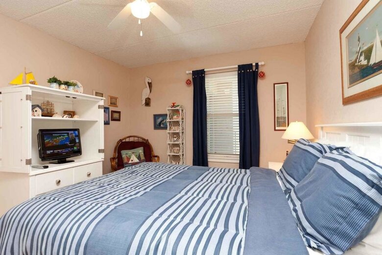 Seagull Condominium 202
