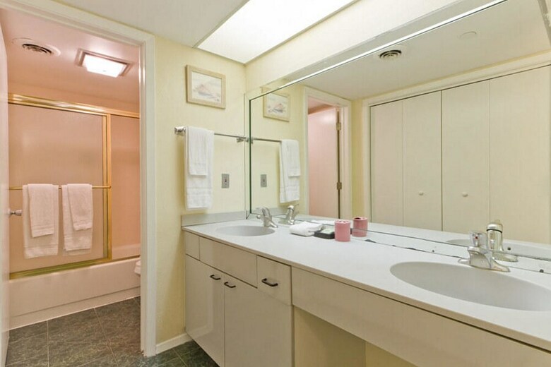 Saida Royale Condominium 9068-69