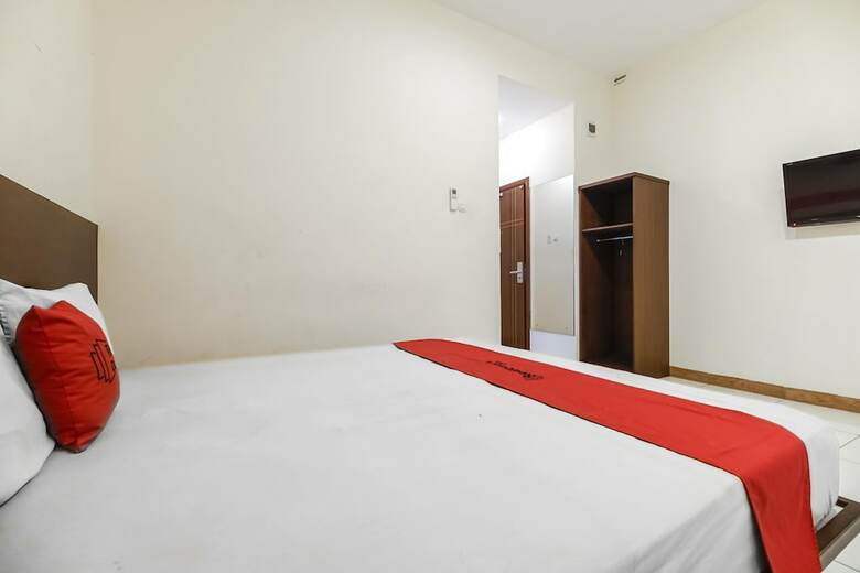 Hotel Reddoorz Plus @ Karebosi Area 2